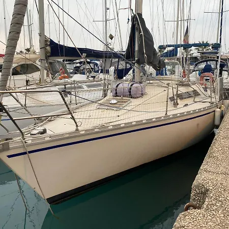 Botel Voilier Logement A Louer Pour 4 Personnes - Bandol